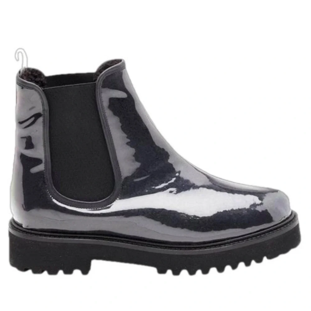 Andre Assous Peggy Vinyl Featherweights Faux Shearling Black Chelsea Boot Size 8 - Picture 1 of 9